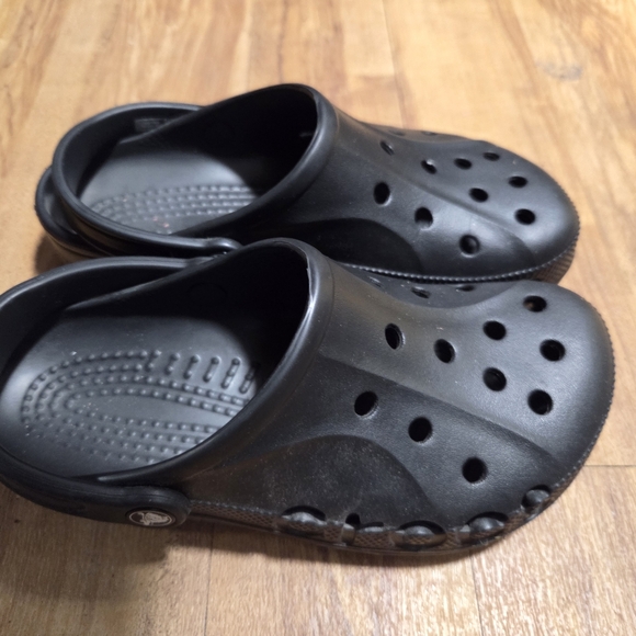 CROCS BAYA BLACK Sandals Design SIZE 6 MEN SIZE 8 WOMEN - Picture 2 of 4